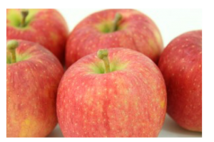 大田市場に入荷する早生リンゴ